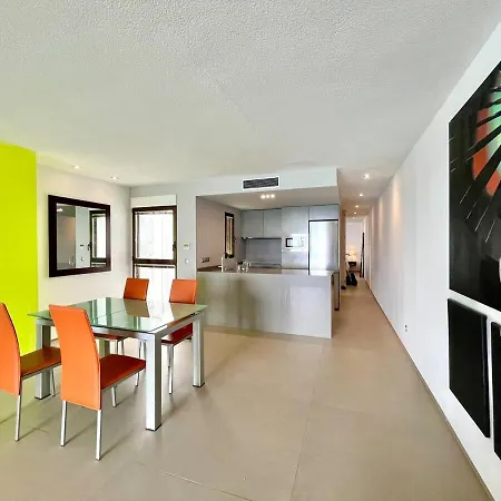 Modern By The Sea Apartment *